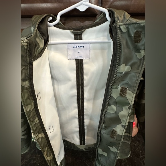 Old Navy Green Camouflage Kids Raincoat - Picture 7 of 7